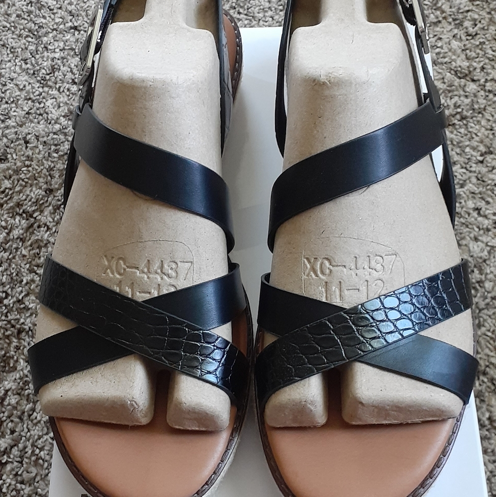 Women sandals Sz. 11